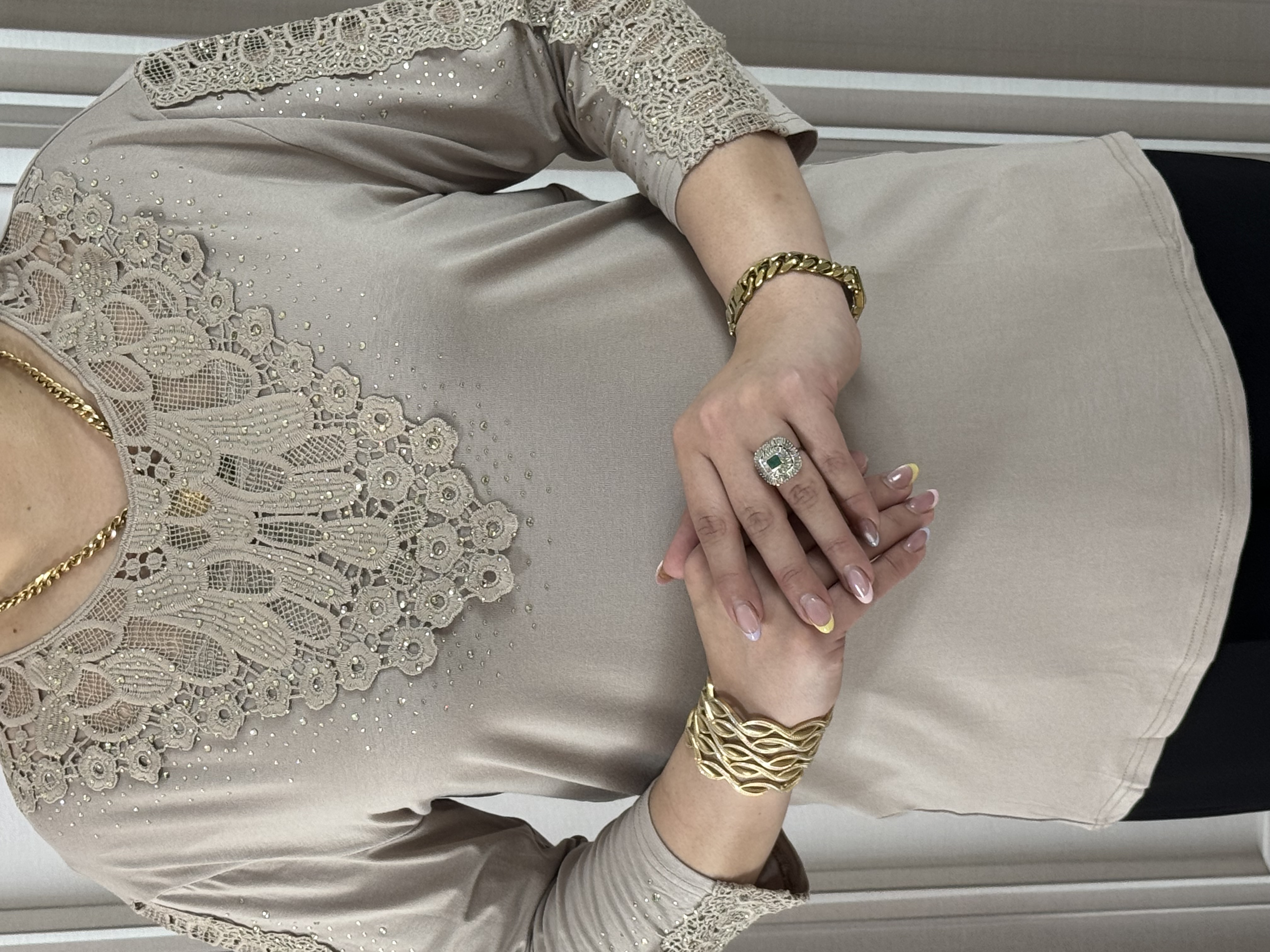 بلوز مجلسی زنانه جنس نخ  مدل استین گیپوری
